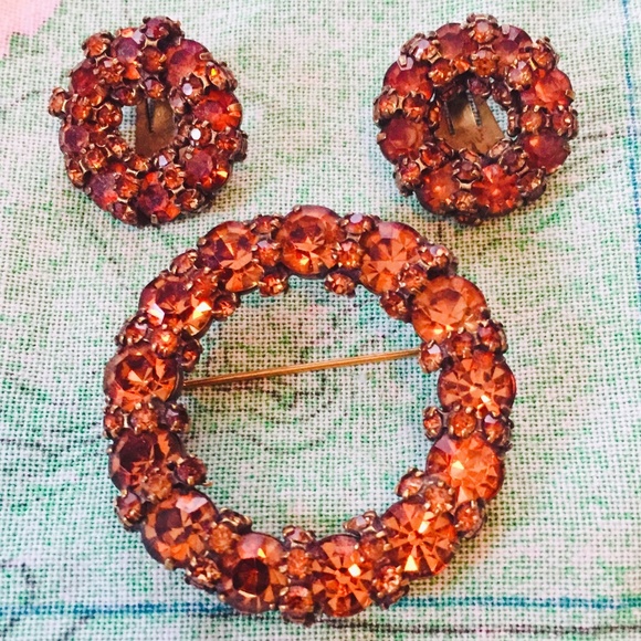 Vintage Jewelry - Gemstone brooch w/ matching clip earrings, vintage Vintage Jewelry - Gemstone brooch w/ matching clip earrings, vintage